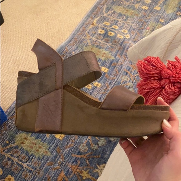 OTBT heels - Picture 2 of 2